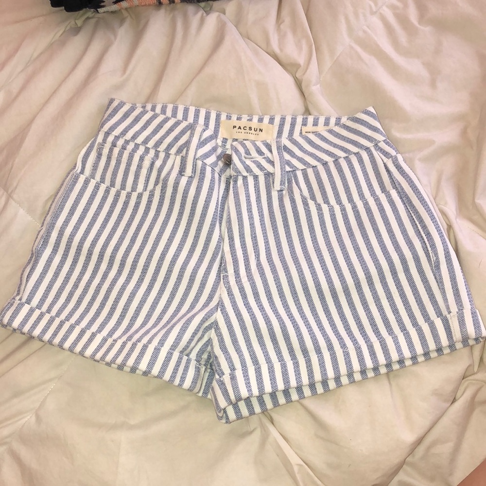 NEVER WARN Pac Sun shorts